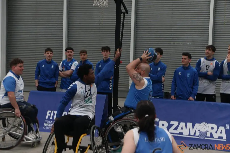 Los jugadores del CB Zamora se suman al baloncesto adaptado en FITECU_16