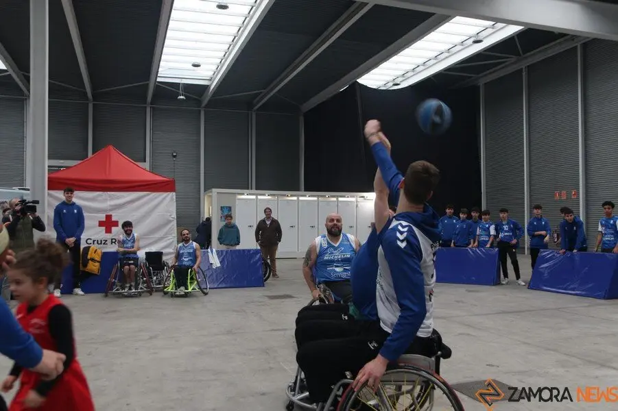 Los jugadores del CB Zamora se suman al baloncesto adaptado en FITECU_19