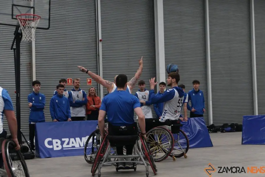 Los jugadores del CB Zamora se suman al baloncesto adaptado en FITECU_23