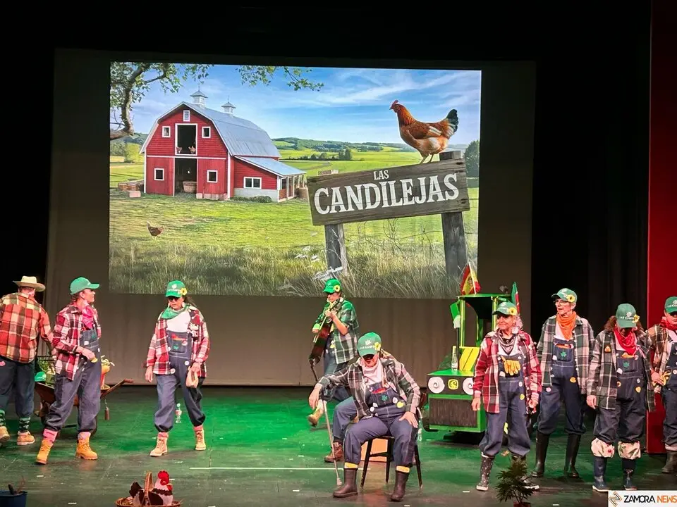 "Las Candilejas" arrancan la tarde de murgas en el Teatro Principal