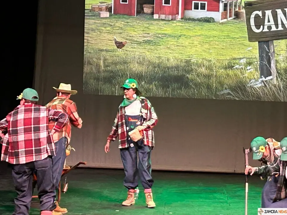 "Las Candilejas" arrancan la tarde de murgas en el Teatro Principal