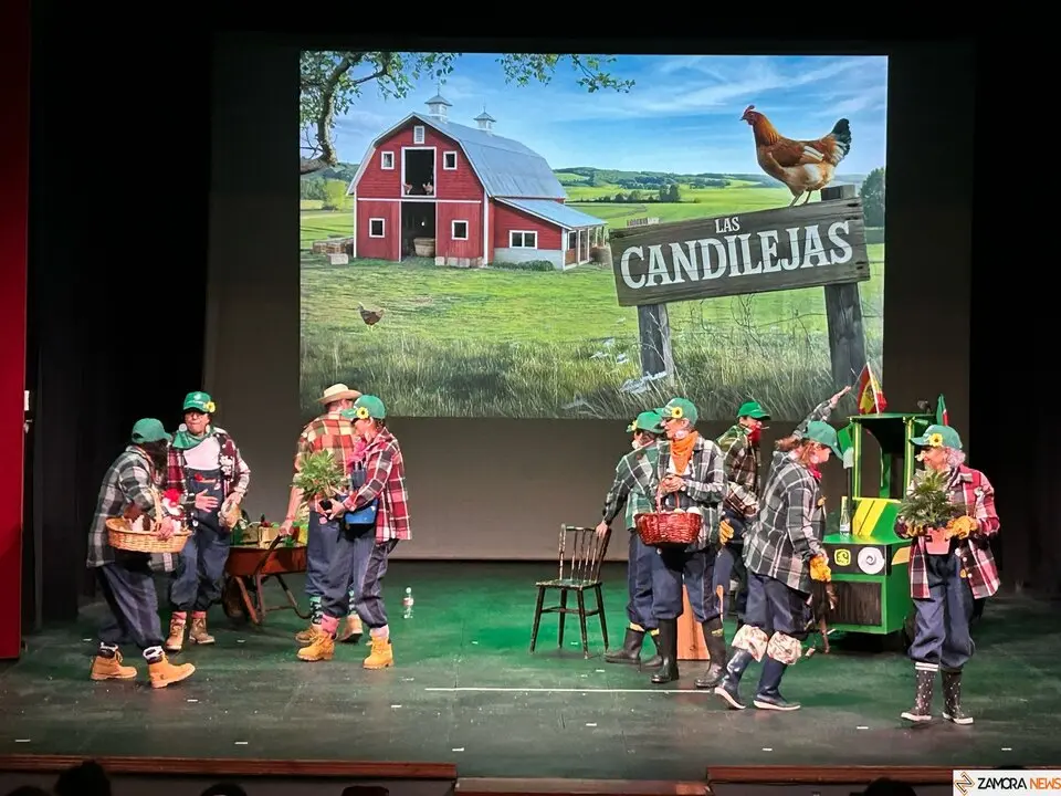 "Las Candilejas" arrancan la tarde de murgas en el Teatro Principal
