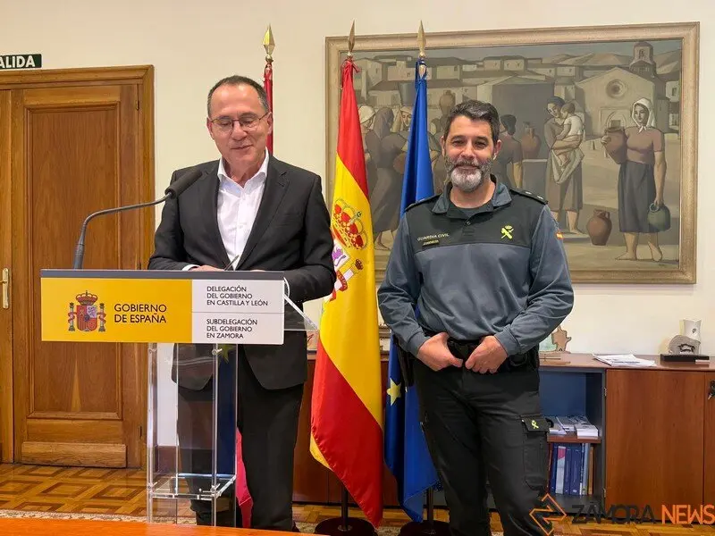 El subdelegado del Gobierno en Zamora, Ángel Blanco,  junto al teniente coronel Héctor David Pulido, jefe de la Guardia Civil en Zamora
