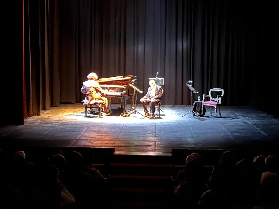 Héctor Alterio en el Teatro Principal con 'Una Pequeña Historia'