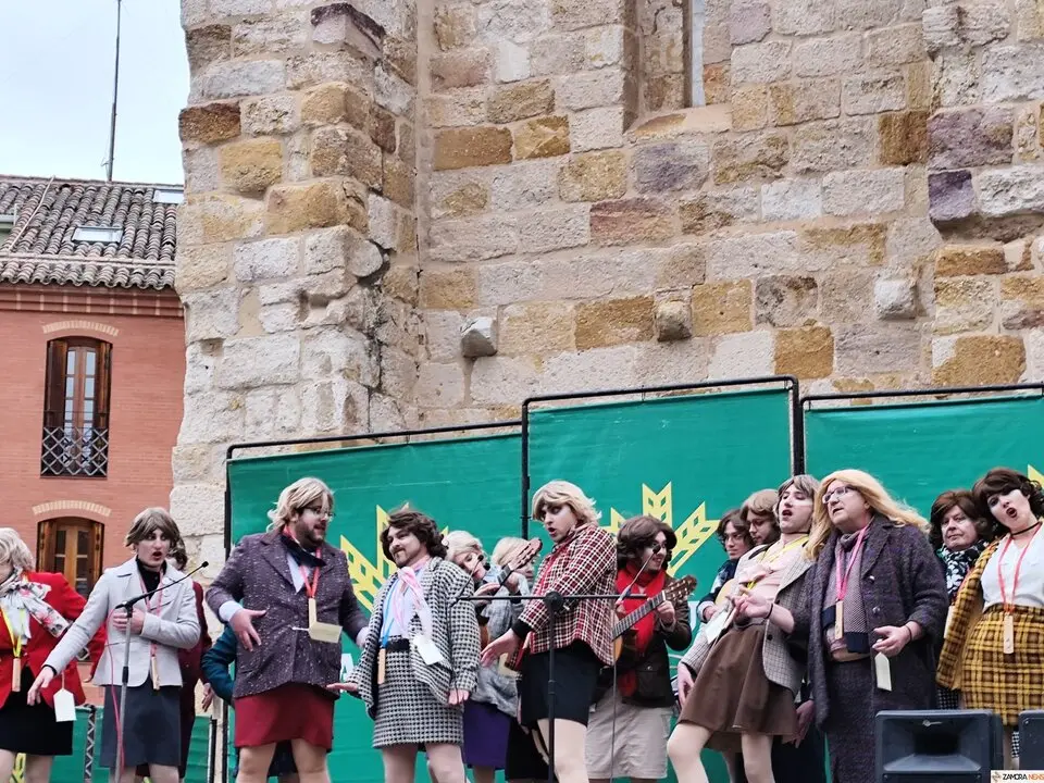 Los Pobladores 'cobran vida' como maniquíes en el Carnaval de Zamora