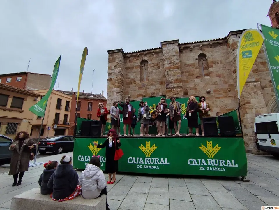 Los Pobladores 'cobran vida' como maniquíes en el Carnaval de Zamora