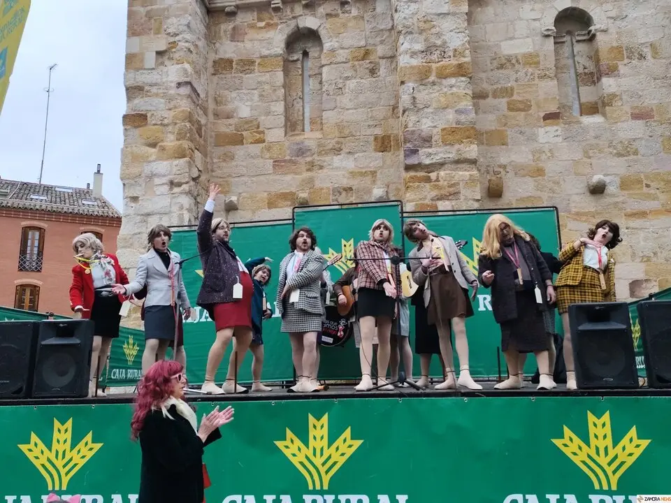 Los Pobladores 'cobran vida' como maniquíes en el Carnaval de Zamora
