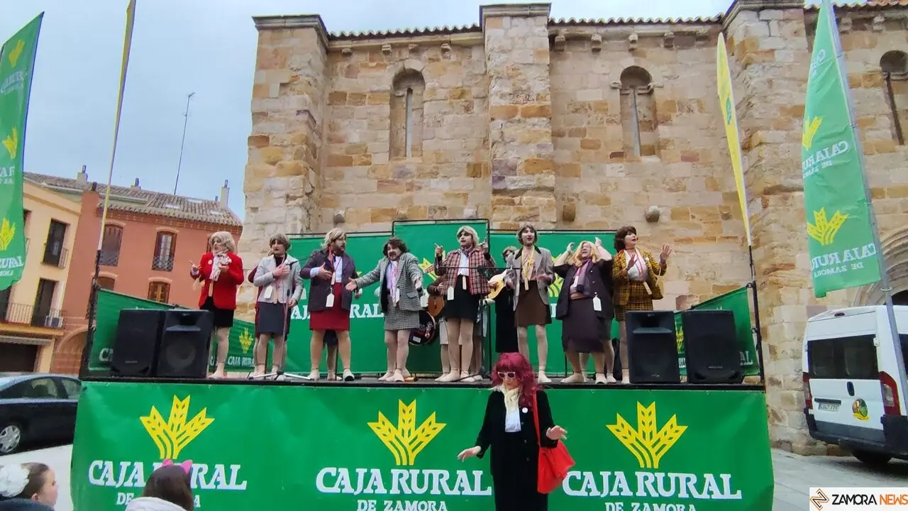 Los Pobladores 'cobran vida' como maniquíes en el Carnaval de Zamora