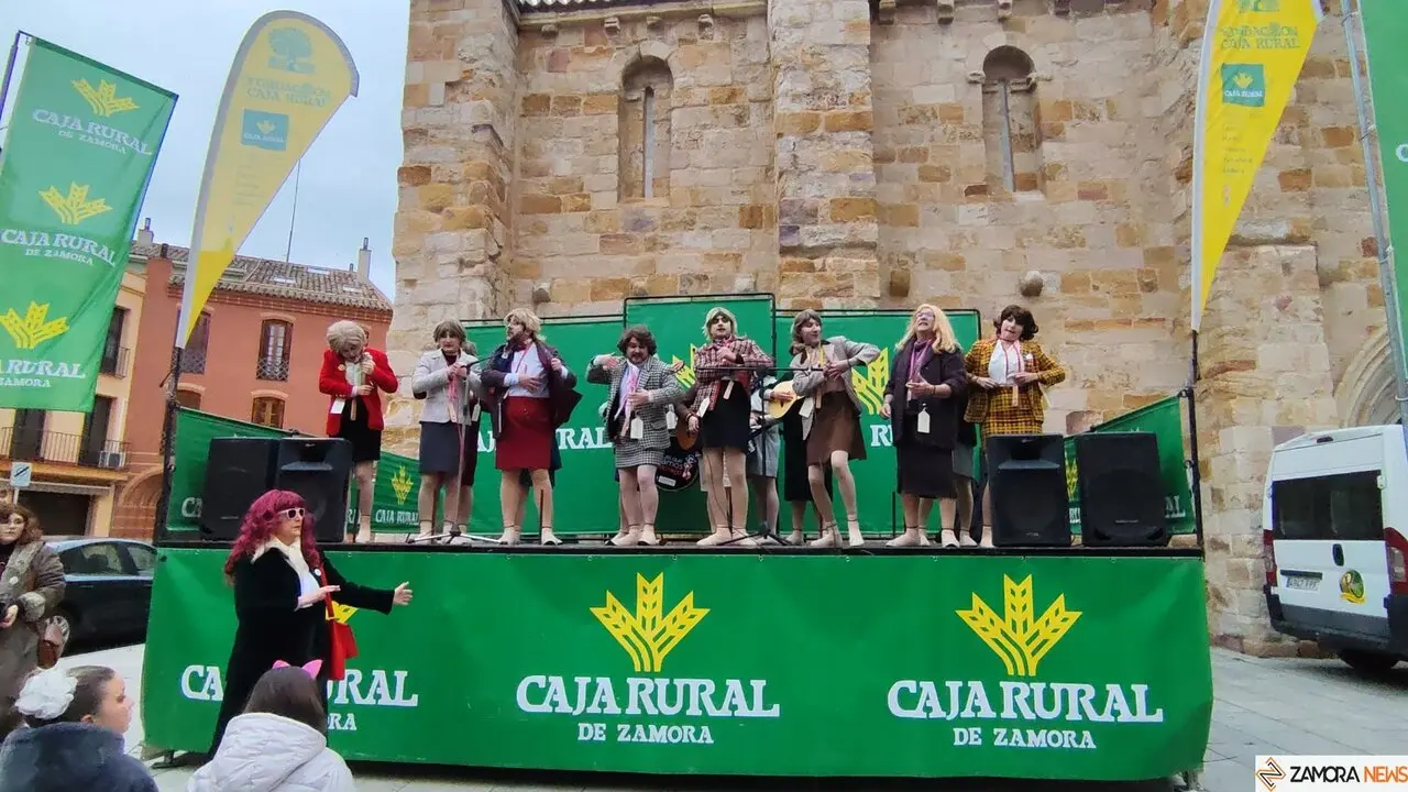 Los Pobladores 'cobran vida' como maniquíes en el Carnaval de Zamora