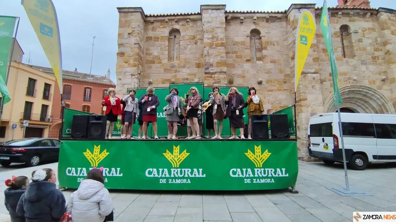 Los Pobladores 'cobran vida' como maniquíes en el Carnaval de Zamora