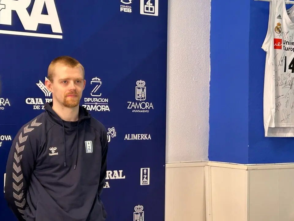 CB ZAMORA, Jacob Round