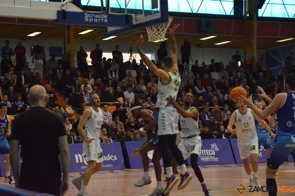 Caja Rural CB Zamora  Amics Castelló    _27