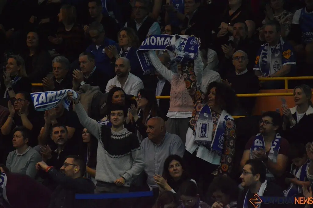 Caja Rural CB Zamora  Amics Castelló    _55