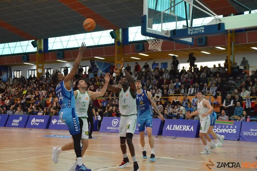 Caja Rural CB Zamora  Amics Castelló    _57