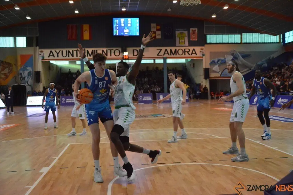 Caja Rural CB Zamora  Amics Castelló    _61