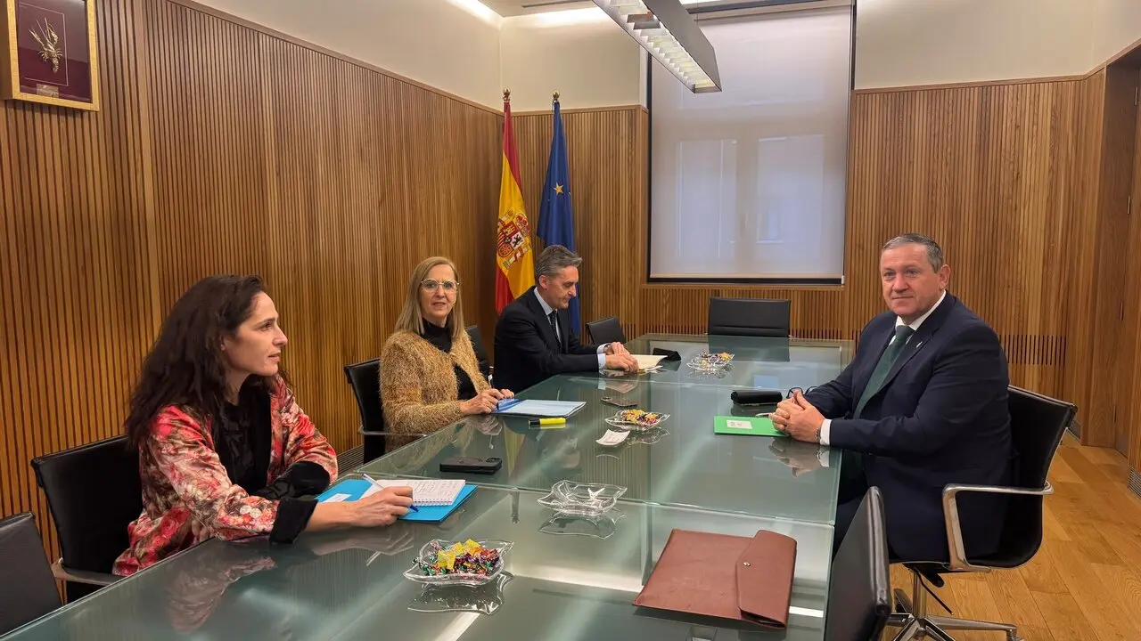 La presidenta de la CHD se reúne con el presinde la Diputación Javier Faúndez