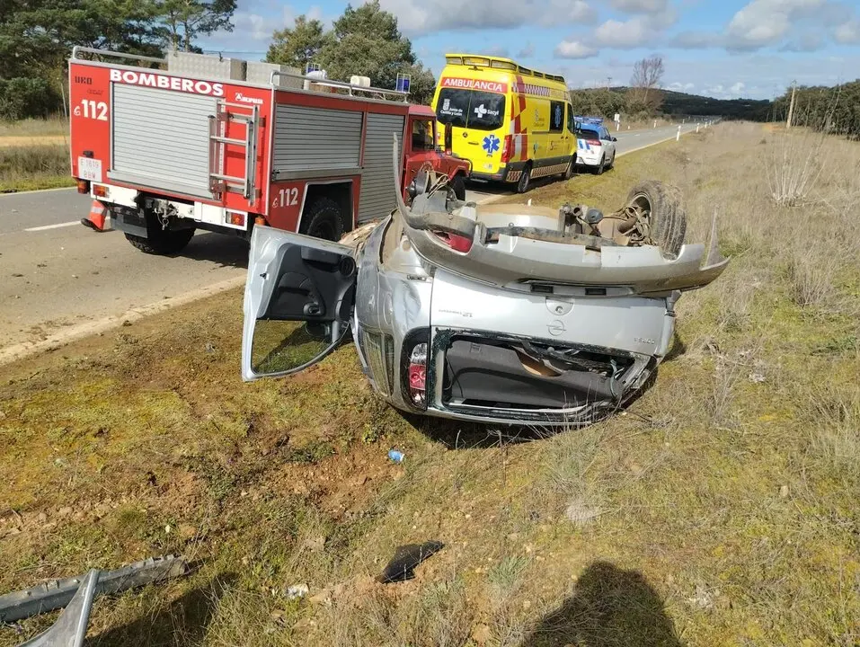 Los bomberos de Benavente rescatan a un conductor, Diputación de Zamora