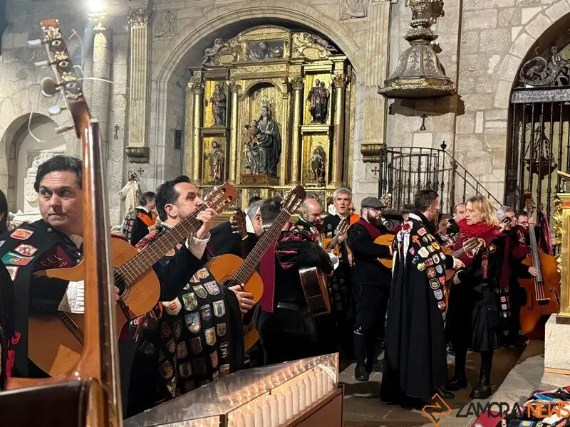 Acto de la acto de presentación de los niños a la Virgen de la Soledad y actuación de la tuna_3