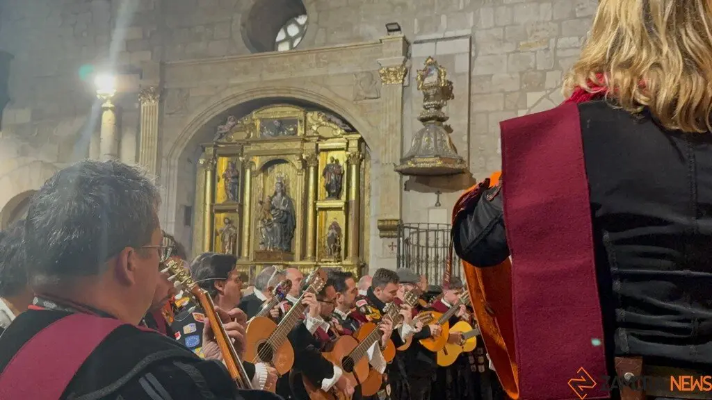 Acto de la acto de presentación de los niños a la Virgen de la Soledad y actuación de la tuna_11