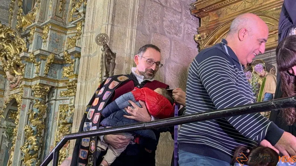 Acto de la acto de presentación de los niños a la Virgen de la Soledad y actuación de la tuna_16