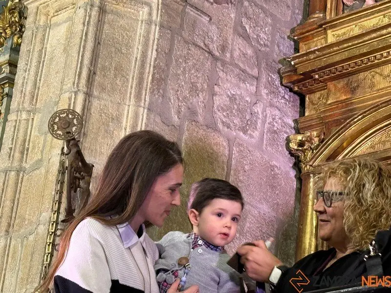Acto de la acto de presentación de los niños a la Virgen de la Soledad y actuación de la tuna_20