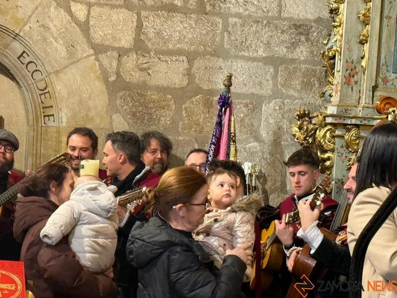 Acto de la acto de presentación de los niños a la Virgen de la Soledad y actuación de la tuna_22