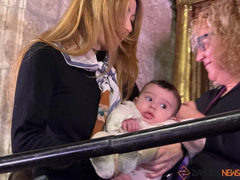 Acto de la acto de presentación de los niños a la Virgen de la Soledad y actuación de la tuna_23