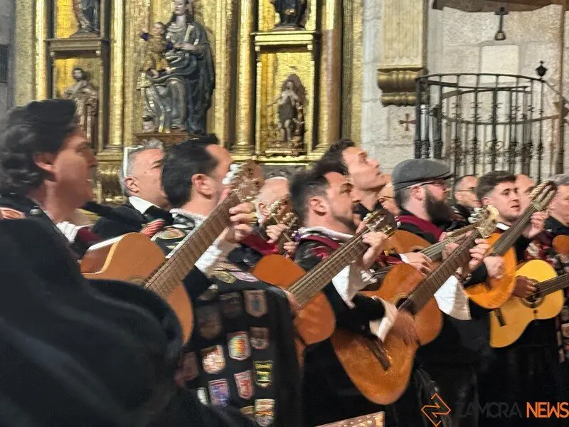 Acto de la acto de presentación de los niños a la Virgen de la Soledad y actuación de la tuna_30