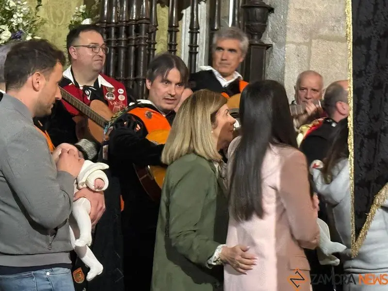 Acto de la acto de presentación de los niños a la Virgen de la Soledad y actuación de la tuna_32