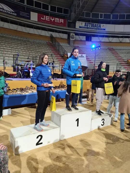 LAURA PODIUM