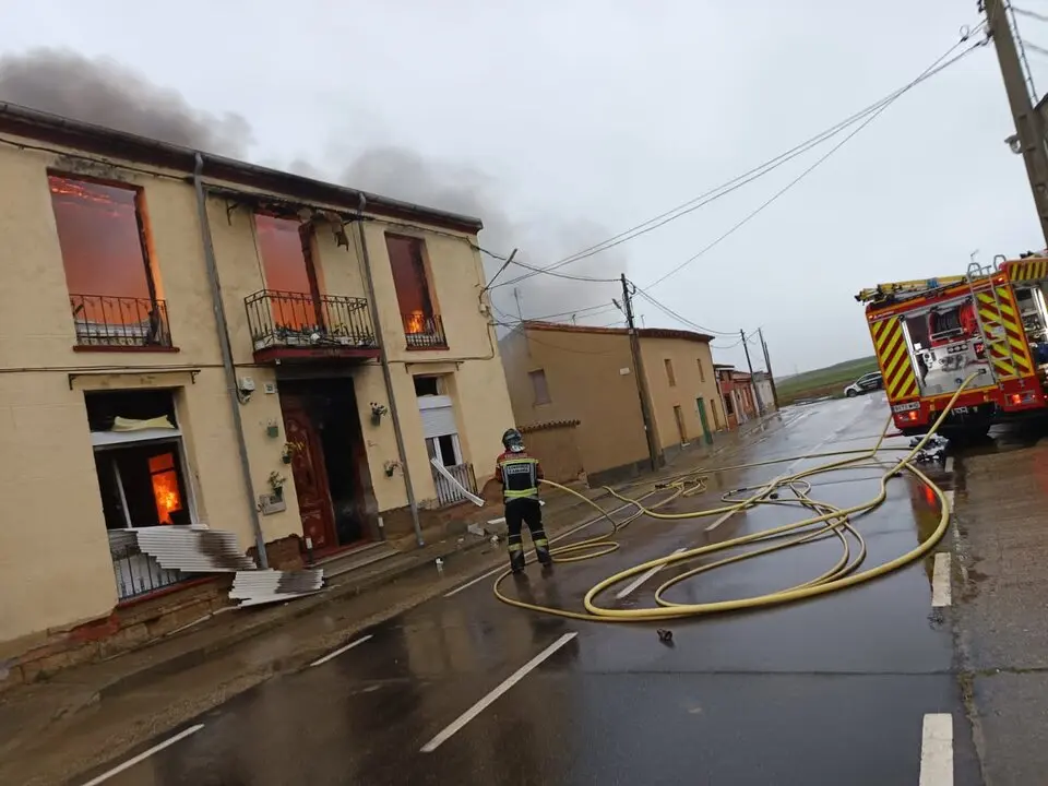 incendio de una casa en Algodre