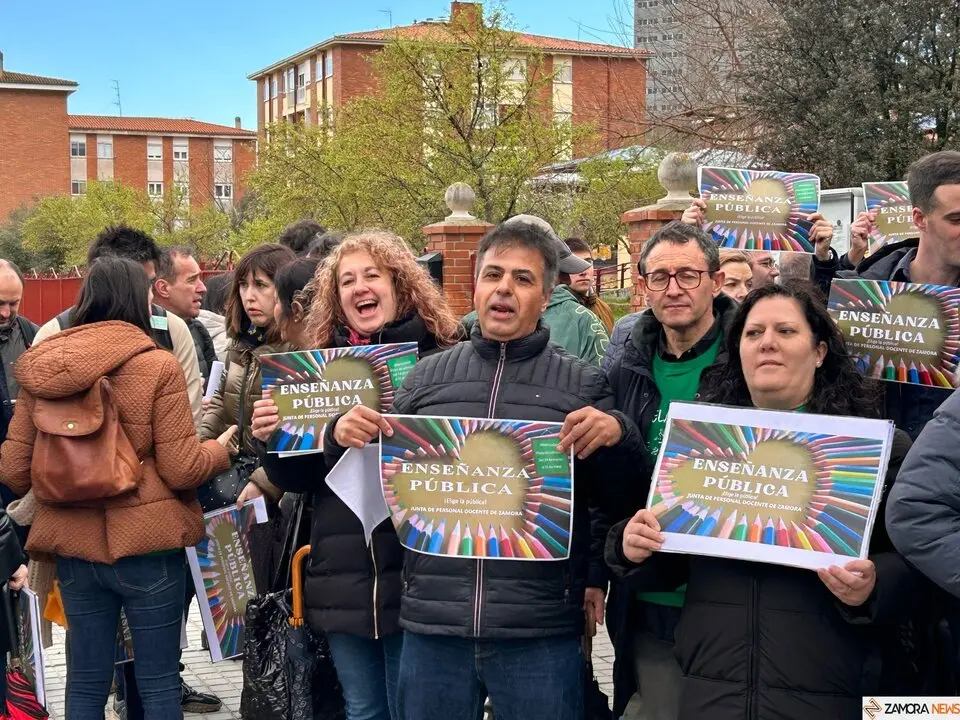 Concentración en Zamora para defender la enseñanza pública