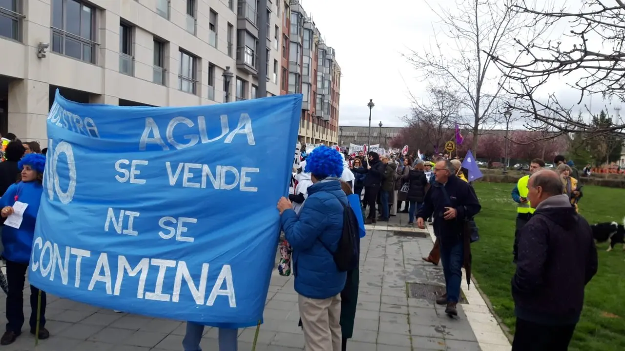 Los zamoranos alzan la voz en Valladolid contra las macro-plantas de biogás y macro-granjas. IMAGEN CEDIDA