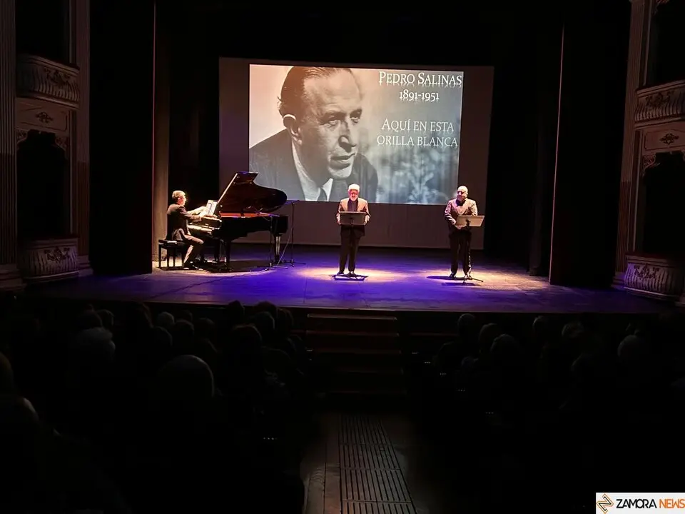 Juan Echanove y Luis Santana emocionan en el Teatro Principal con un recital en honor a la Generación del 27