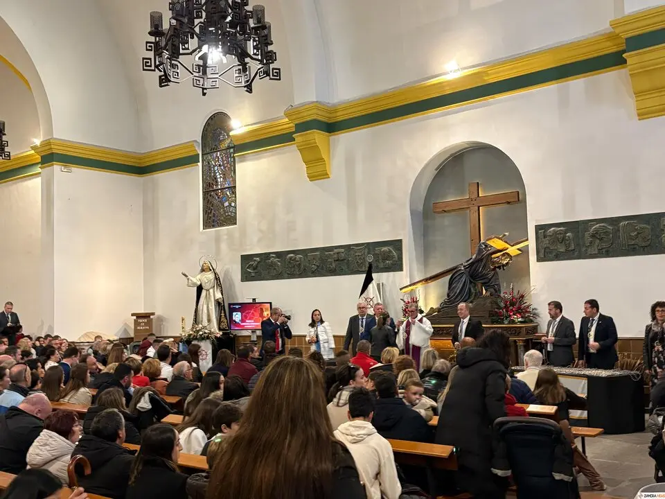 Más de 200 nuevos hermanos se unen a la Hermandad de la Tercera Caída