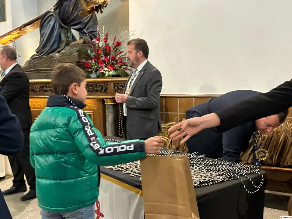 Más de 200 nuevos hermanos se unen a la Hermandad de la Tercera Caída