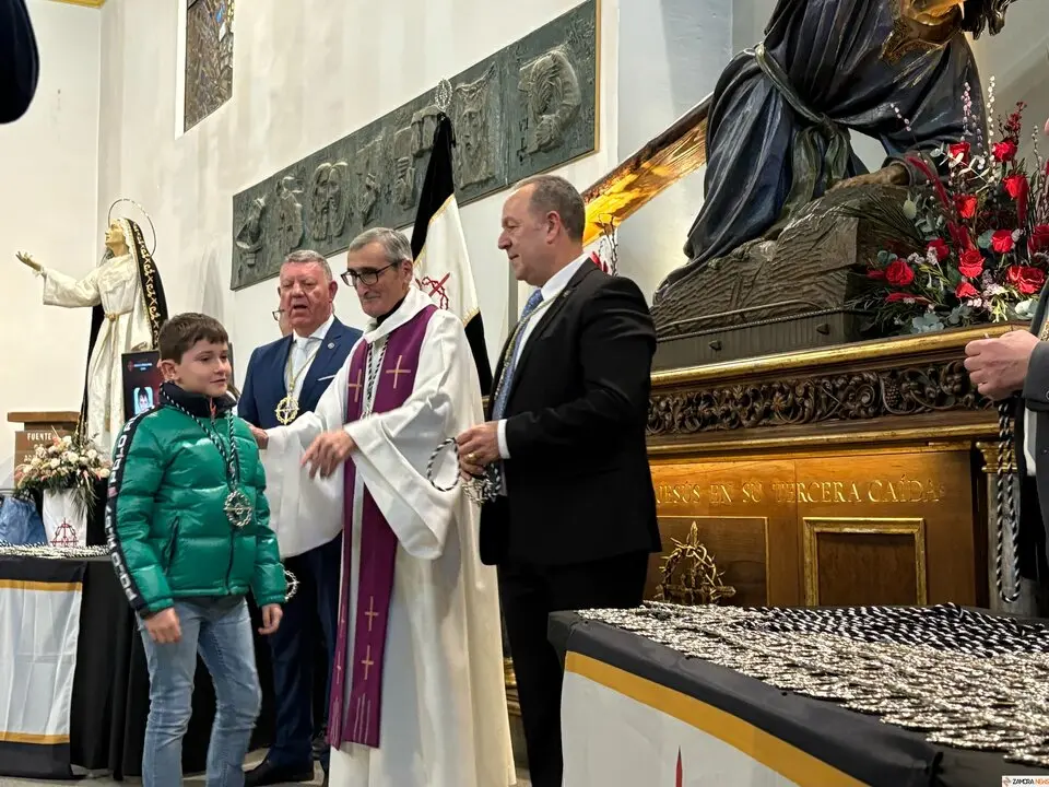 Más de 200 nuevos hermanos se unen a la Hermandad de la Tercera Caída
