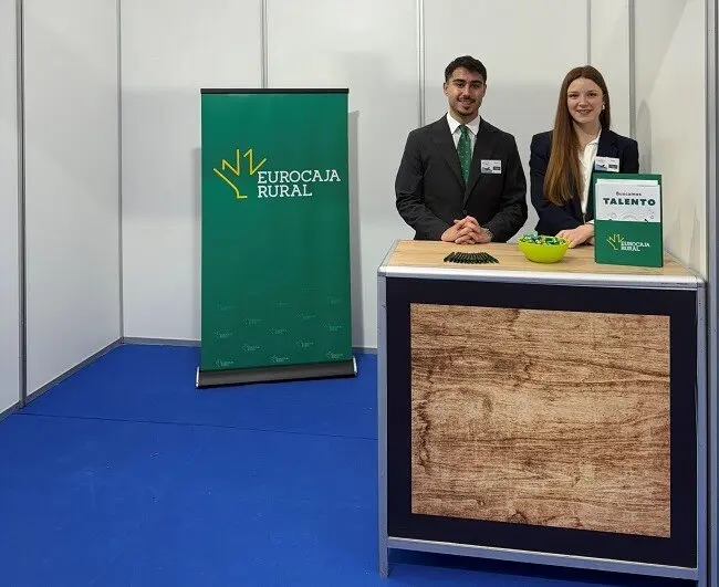 FOTOGRAFÍA DEL STAND DE EUROCAJA RURAL EN EL FORO DE EMPLEO FiBEST