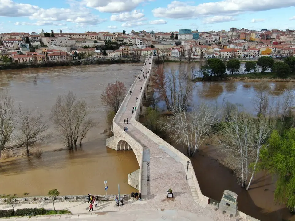 Puente de Piedra vista de dron, imágenes del Ayto