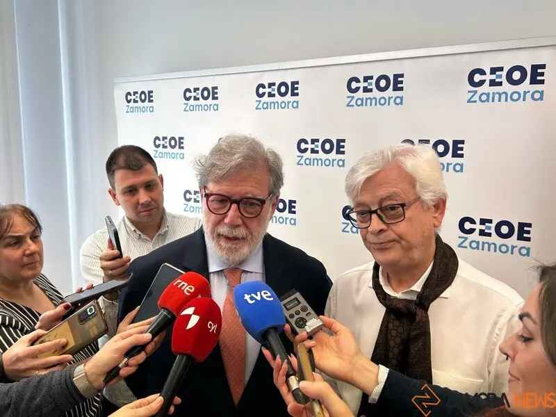 Santiago Aparicio y José María Esbeec, CEOE 