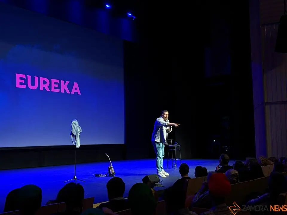 Mikel Teatro Ramos Carrión