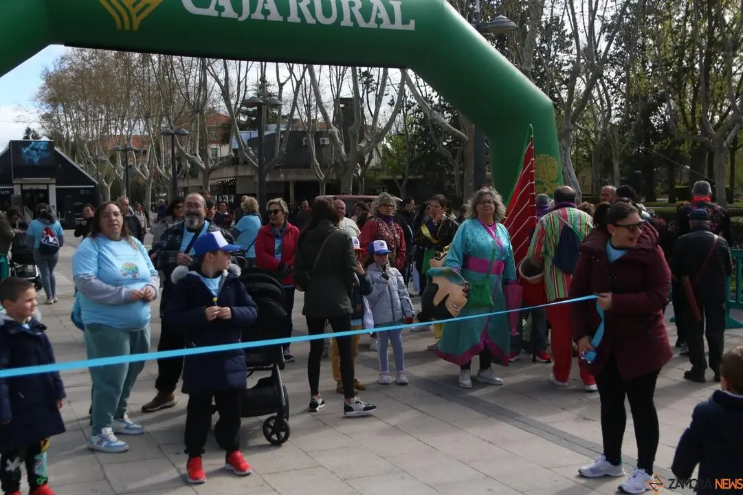 Zamora se vuelca con el autismo en una marcha que une a decenas de familias