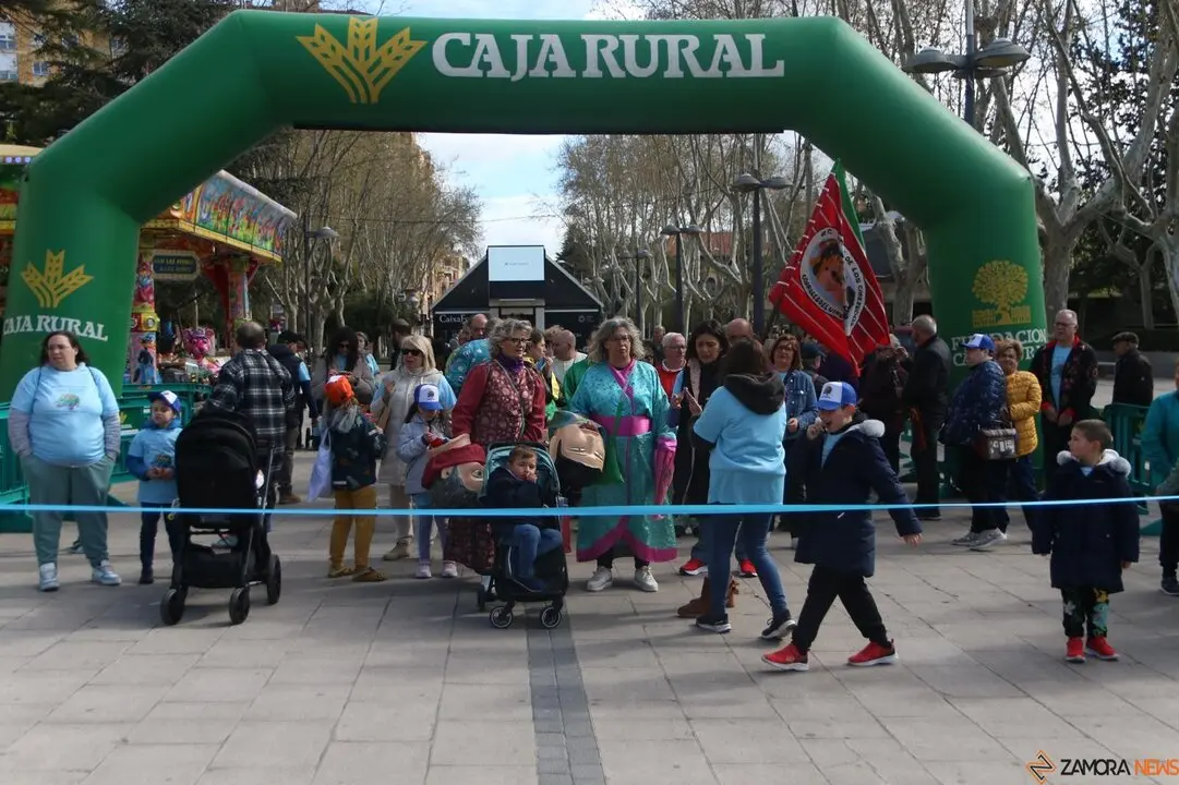 Zamora se vuelca con el autismo en una marcha que une a decenas de familias