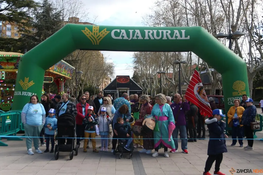 Zamora se vuelca con el autismo en una marcha que une a decenas de familias