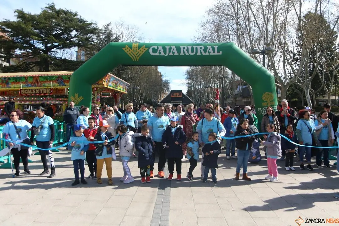Zamora se vuelca con el autismo en una marcha que une a decenas de familias