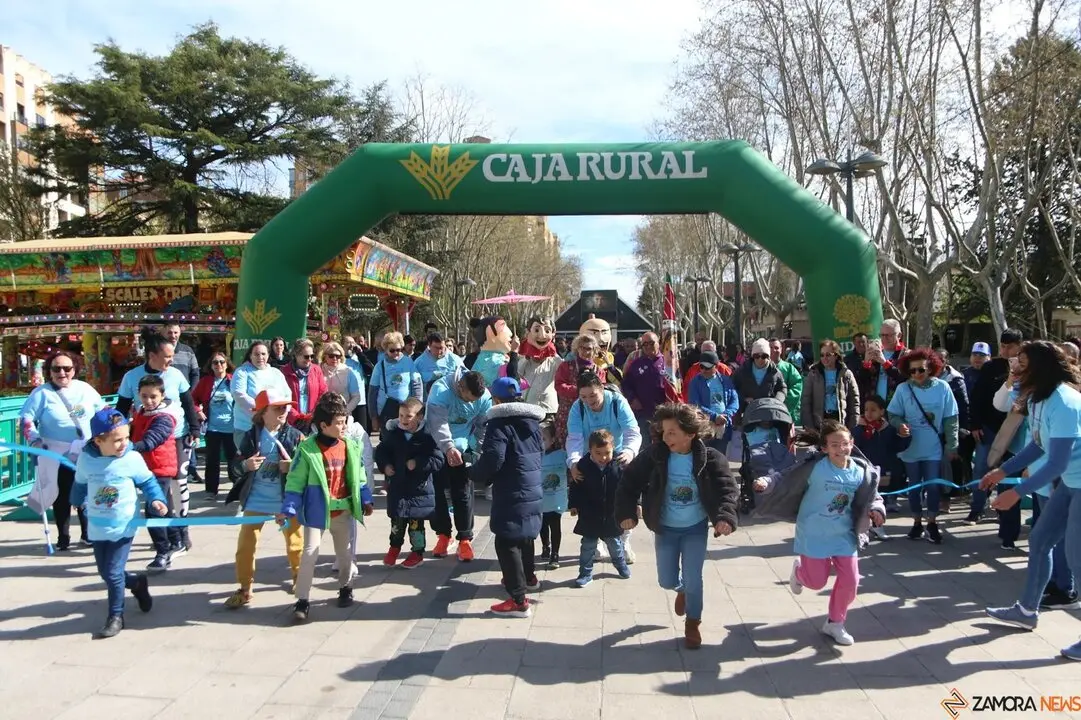 Zamora se vuelca con el autismo en una marcha que une a decenas de familias