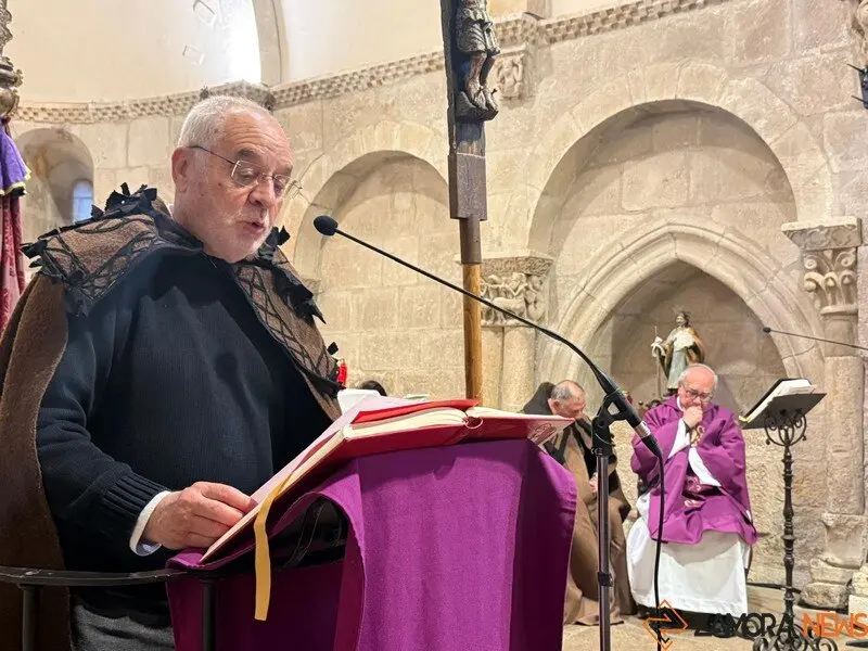 La Hermandad de las Capas Pardas dan la bienvenida a dos nuevos hermanos_13