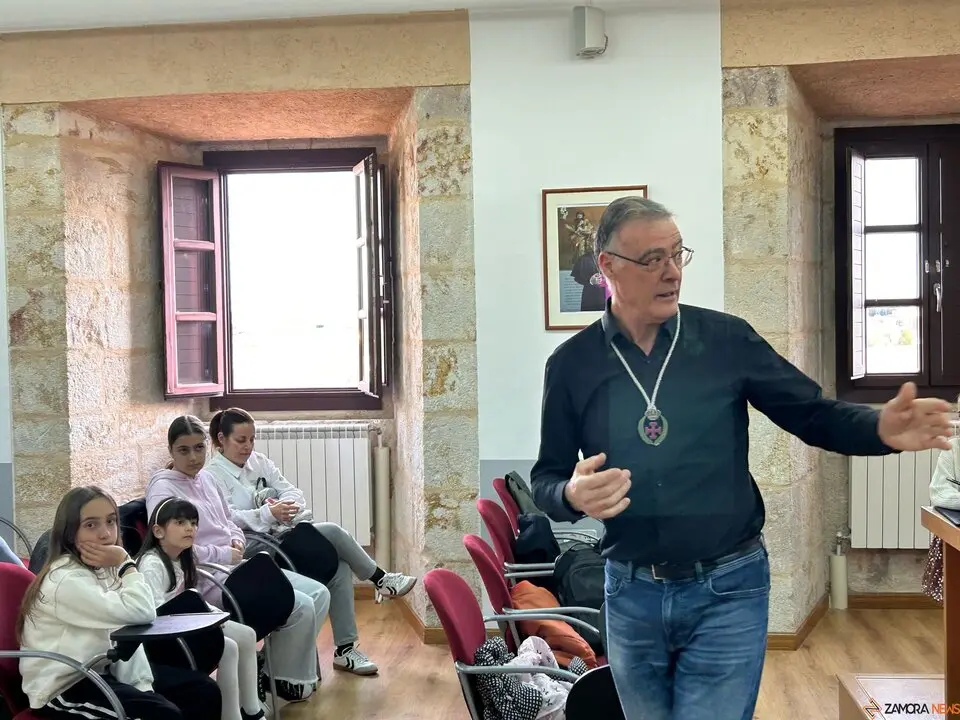 Más de diez nuevos cofrades se suman a la Real Cofradía de Jesús en su Entrada Triunfal en Jerusalén