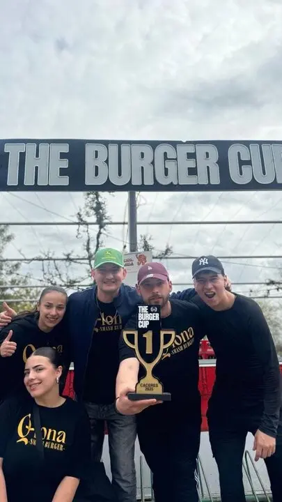 La hamburguesa zamorana ‘Qlona’ arrasa en Cáceres y gana el premio a la mejor de España