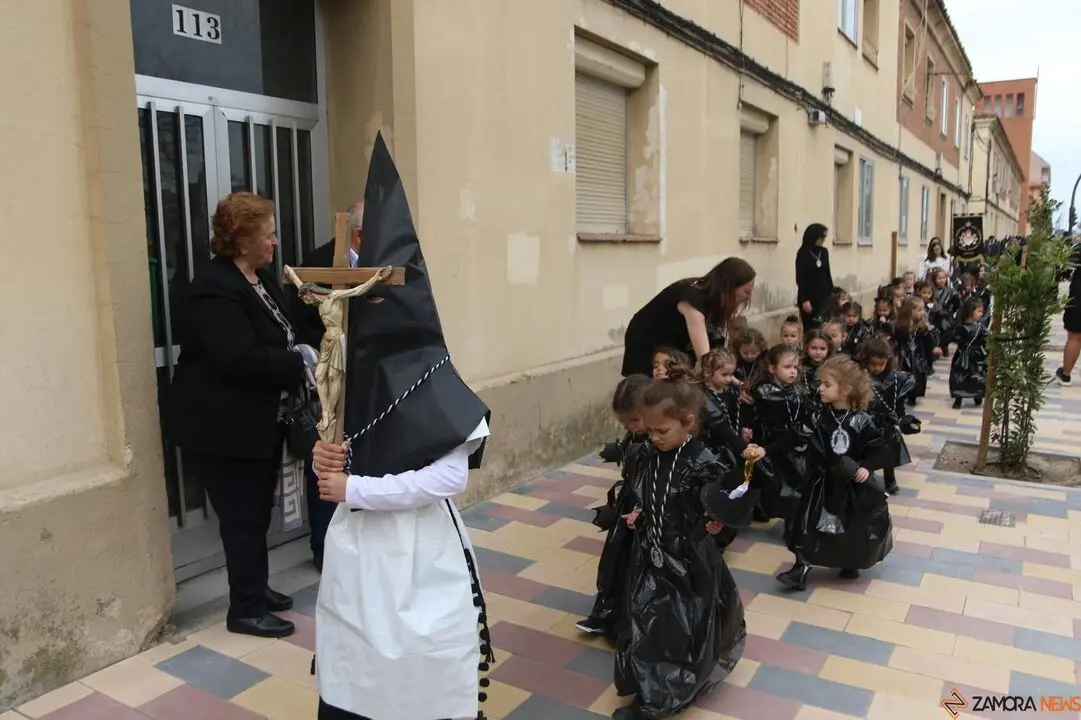 Colegio Nuestra Señora del Rocío - Fundación Amor de Dios, procesión de Nuestra Madre de las Angustias
